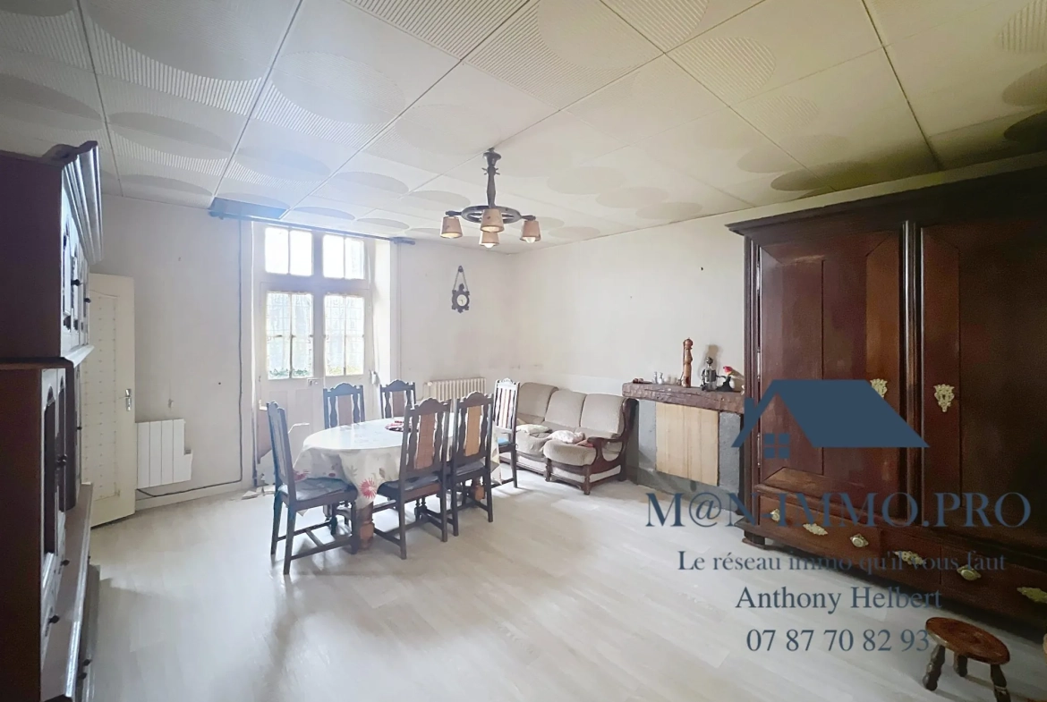 Ensemble de deux maisons à rénover à Uzel, 285 m2 habitables, proche bourg 