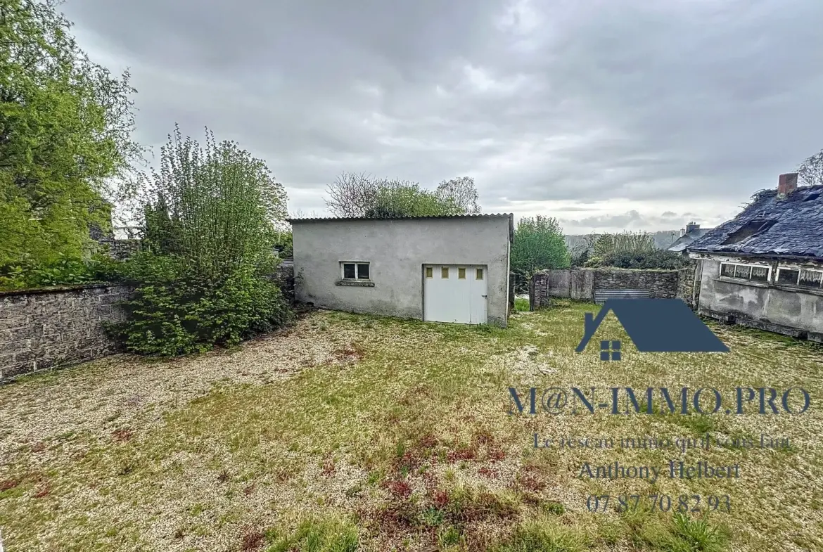 Ensemble de deux maisons à rénover à Uzel, 285 m2 habitables, proche bourg 