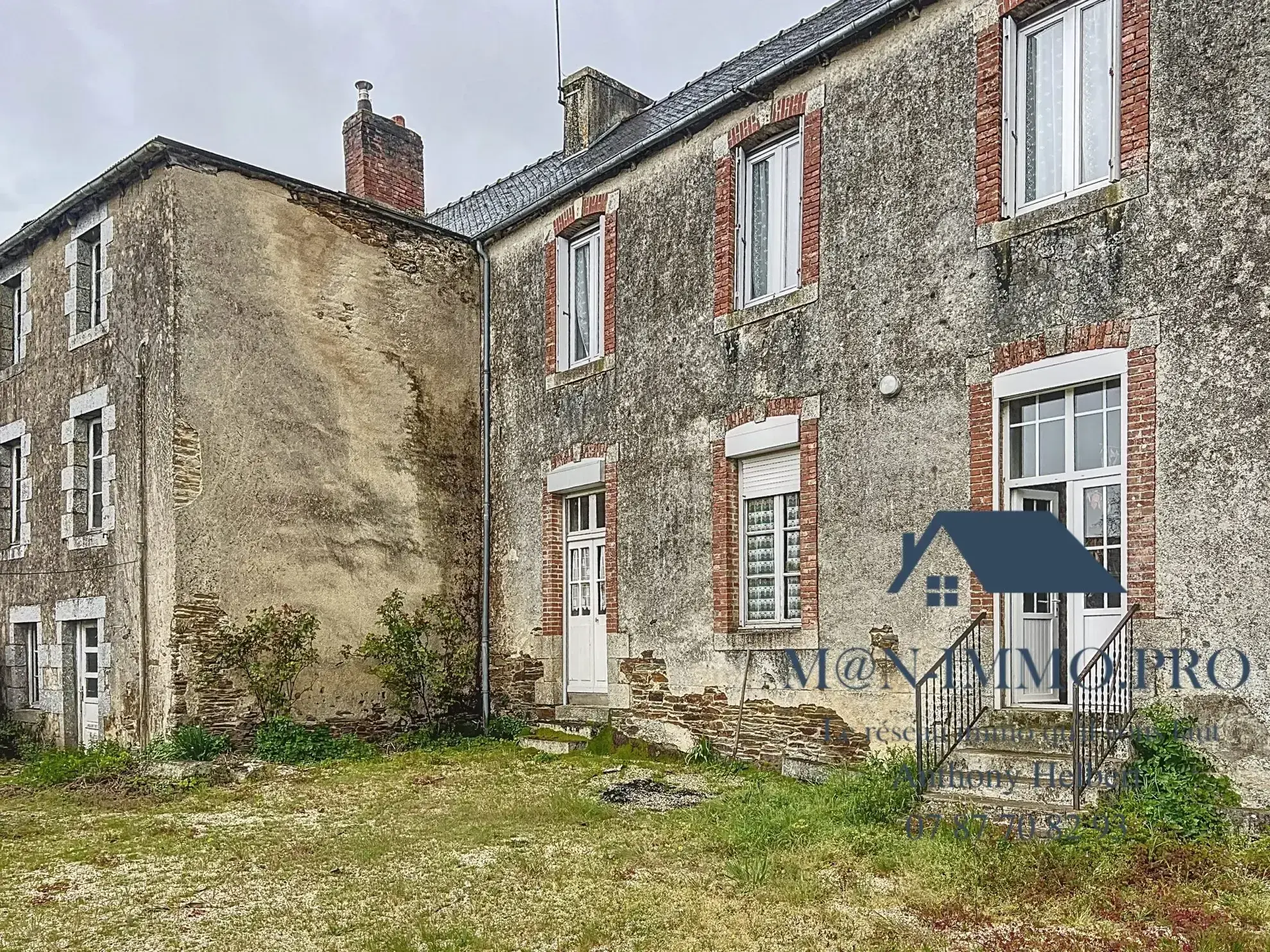 Ensemble de deux maisons à rénover à Uzel, 285 m2 habitables, proche bourg 