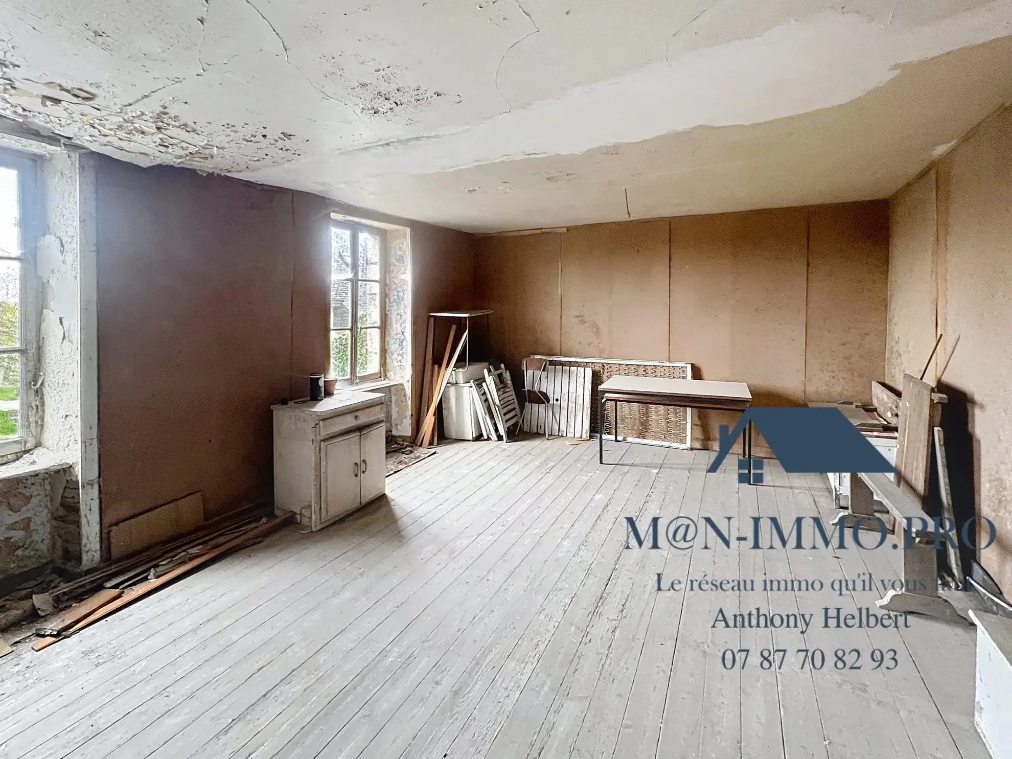 Ensemble de deux maisons à rénover à Uzel, 285 m2 habitables, proche bourg 