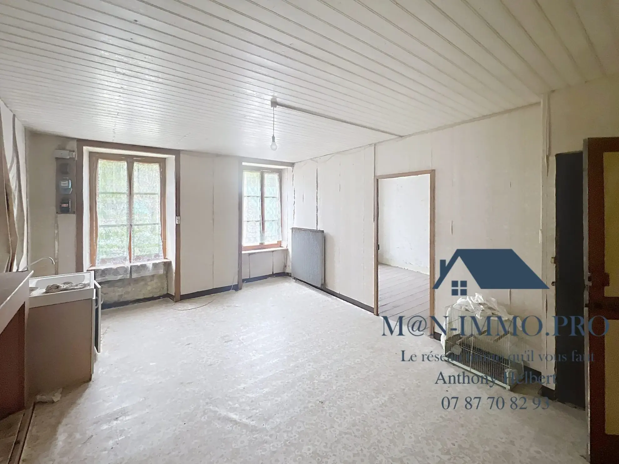 Ensemble de deux maisons à rénover à Uzel, 285 m2 habitables, proche bourg 