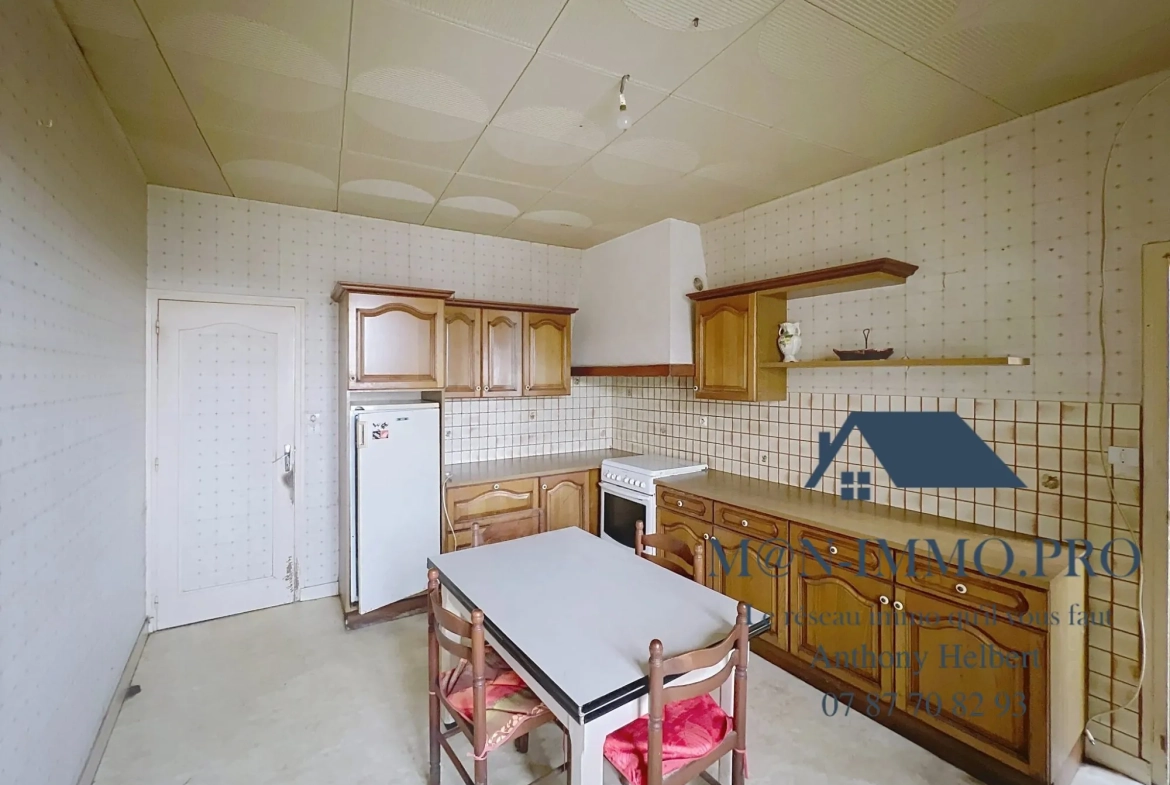Ensemble de deux maisons à rénover à Uzel, 285 m2 habitables, proche bourg 