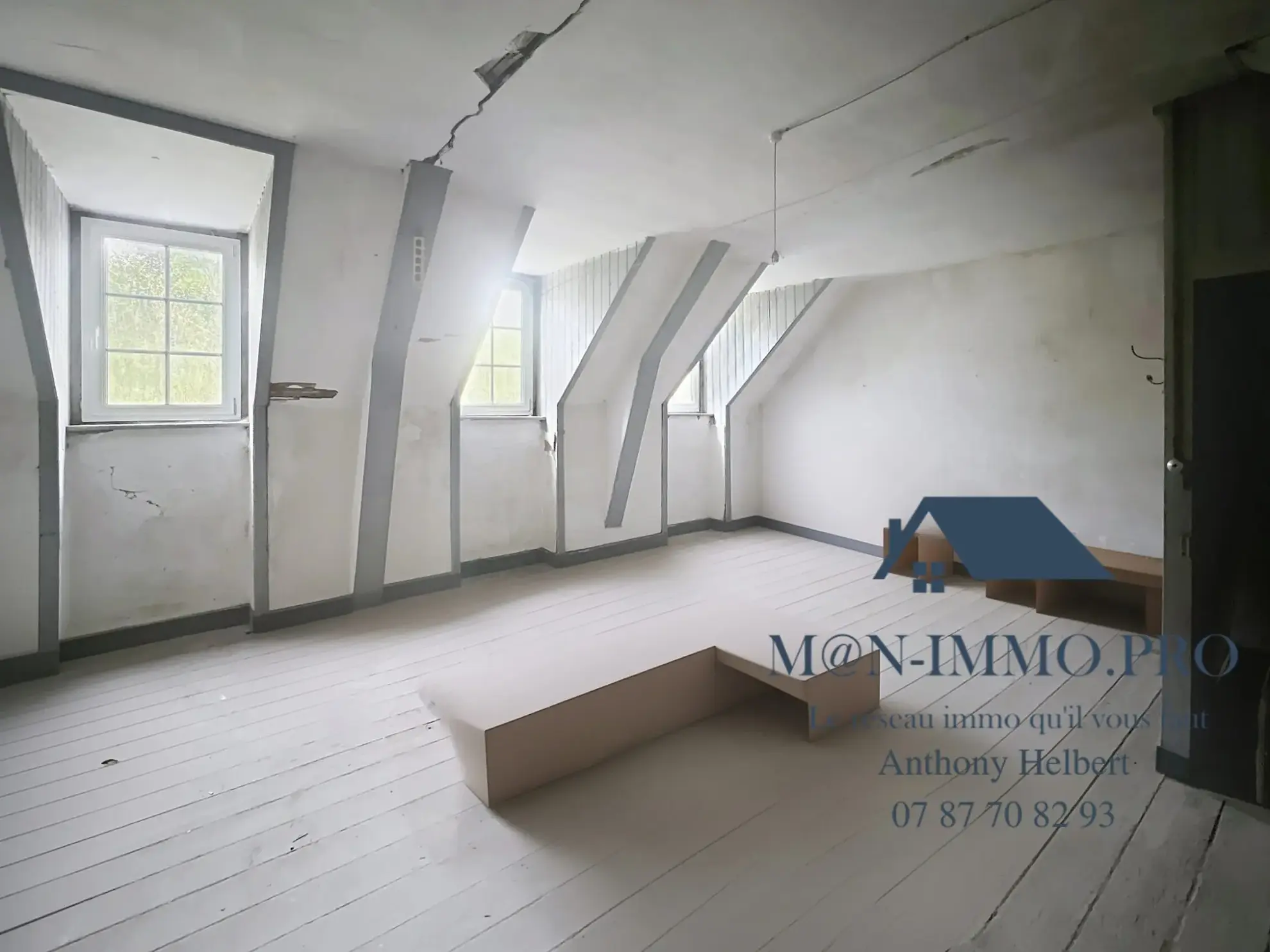 Ensemble de deux maisons à rénover à Uzel, 285 m2 habitables, proche bourg 
