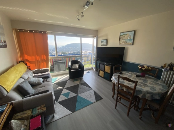 Appartement 3 pièces avec balcon, ascenseur et stationnement à Fécamp