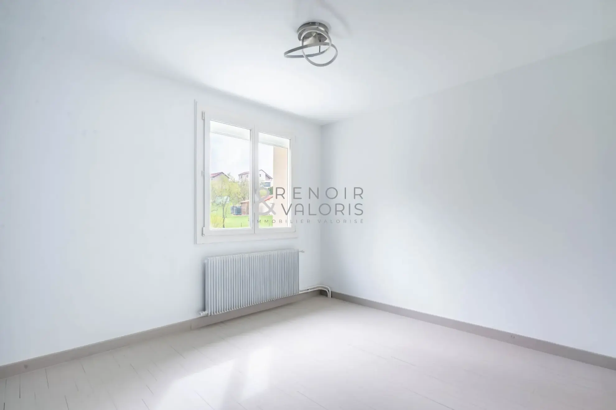 Maison 5 pièces rénovée avec jardin, balcon et garage à Rollainville 