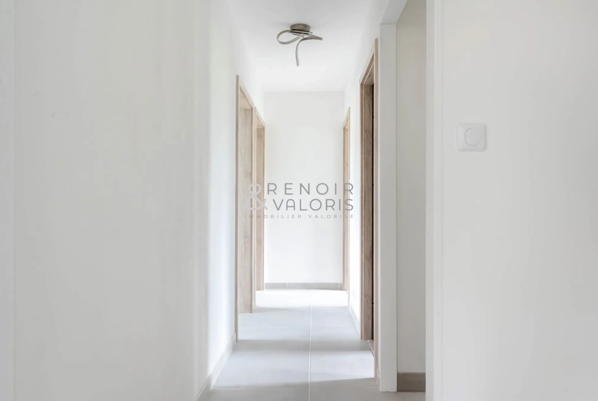Maison 5 pièces rénovée avec jardin, balcon et garage à Rollainville 