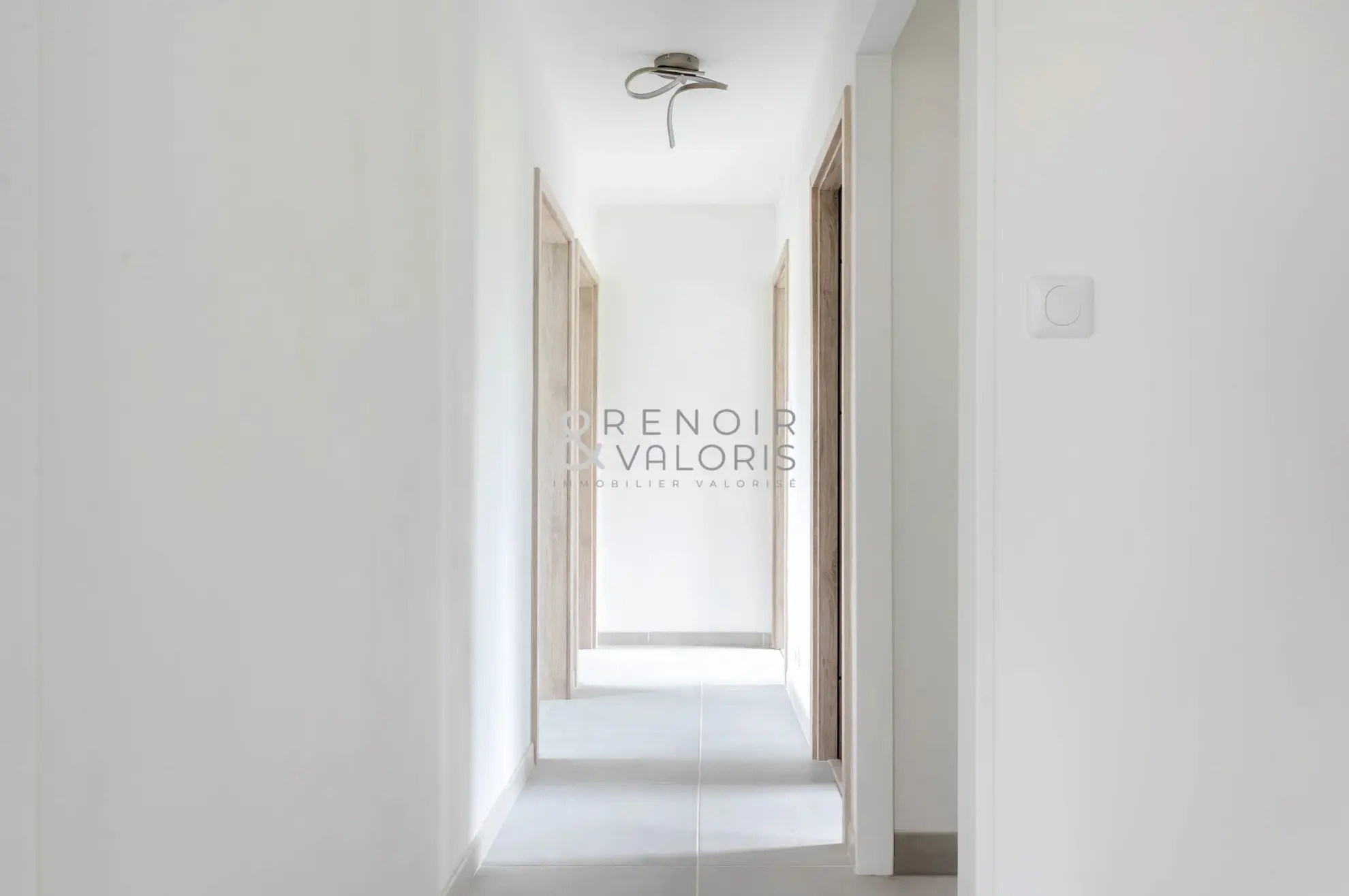 Maison 5 pièces rénovée avec jardin, balcon et garage à Rollainville 