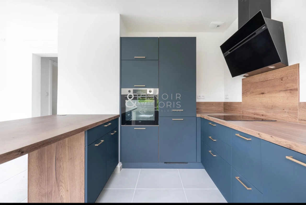 Maison 5 pièces rénovée avec jardin, balcon et garage à Rollainville 