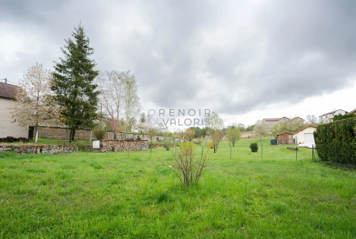 Maison 5 pièces rénovée avec jardin, balcon et garage à Rollainville 
