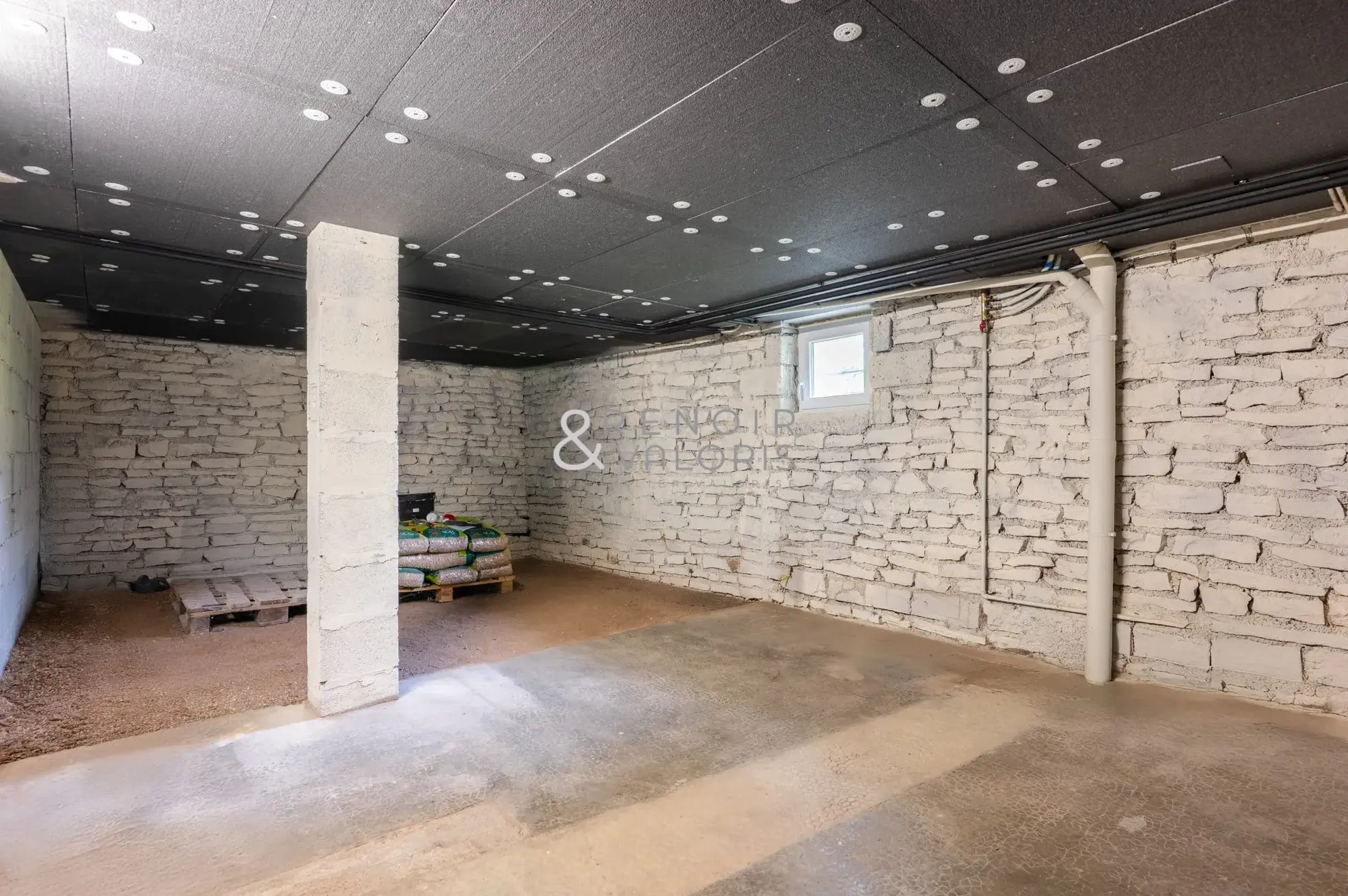 Maison 5 pièces rénovée avec jardin, balcon et garage à Rollainville 