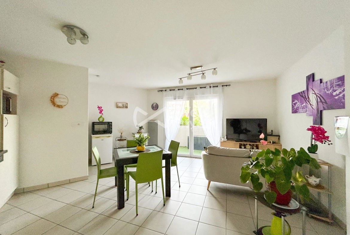 Appartement T2 lumineux à Agde dans résidence sénioriale avec terrasse et parking 
