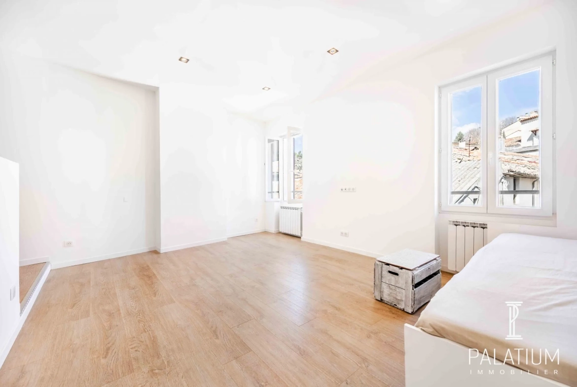 Appartements T2 rénovés à Gréoux-les-Bains – Centre-ville et commodités 