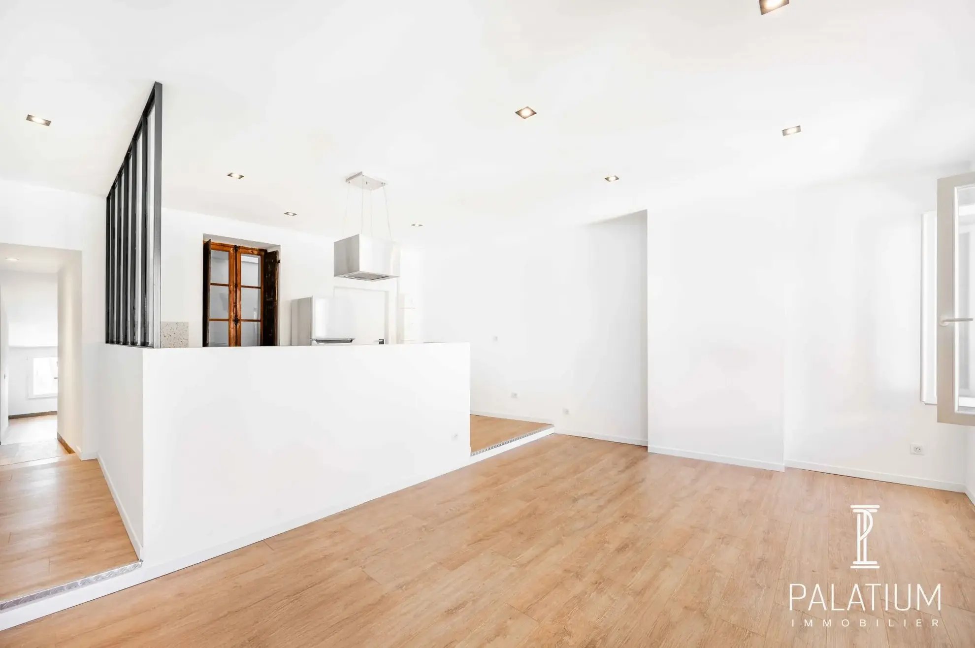 Appartements T2 rénovés à Gréoux-les-Bains – Centre-ville et commodités 