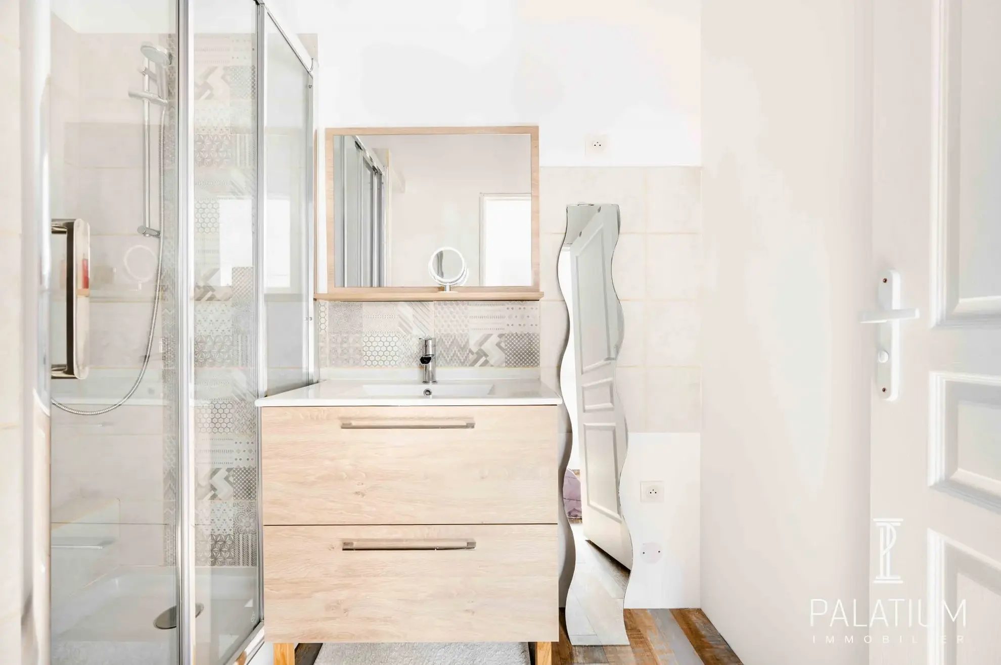 Appartements T2 rénovés à Gréoux-les-Bains – Centre-ville et commodités 