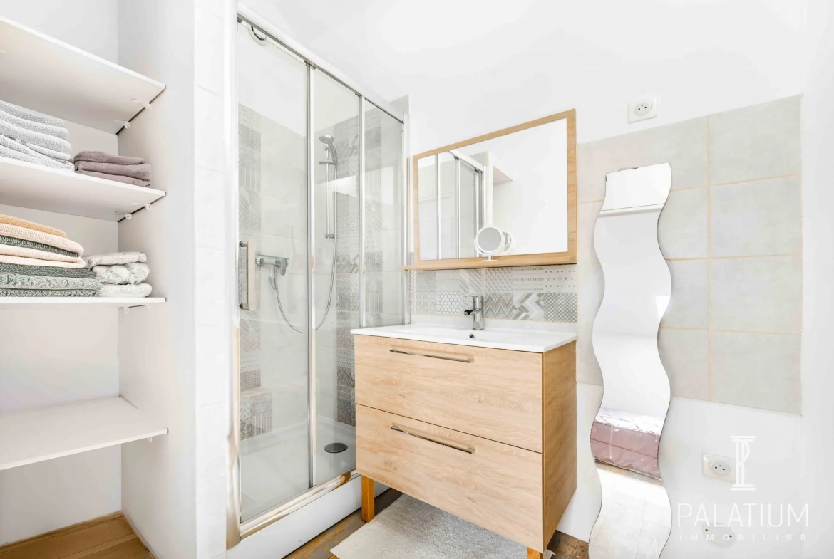 Appartements T2 rénovés à Gréoux-les-Bains – Centre-ville et commodités 