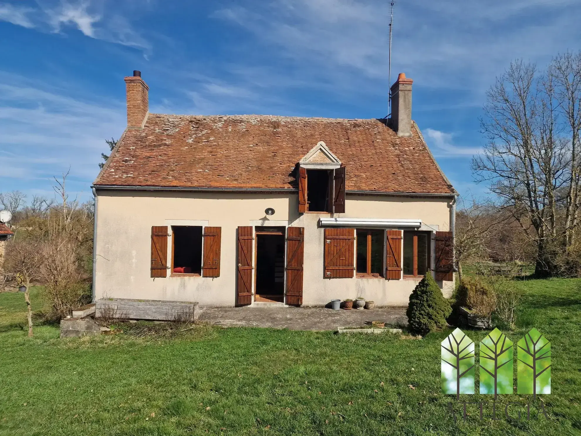 Maison en pierre avec gîte et grand terrain à Saint-Maur (18270) 