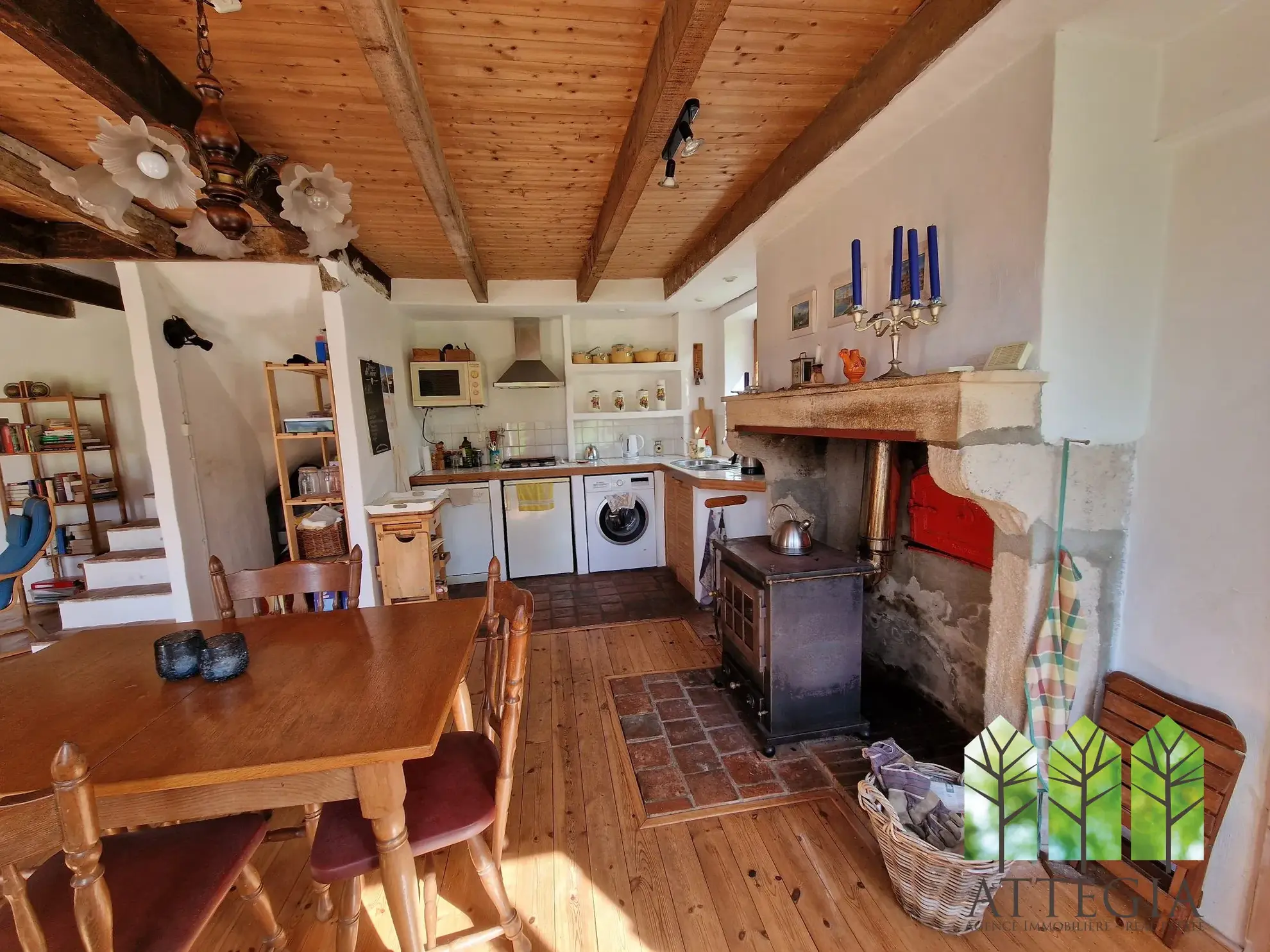 Maison en pierre avec gîte et grand terrain à Saint-Maur (18270) 