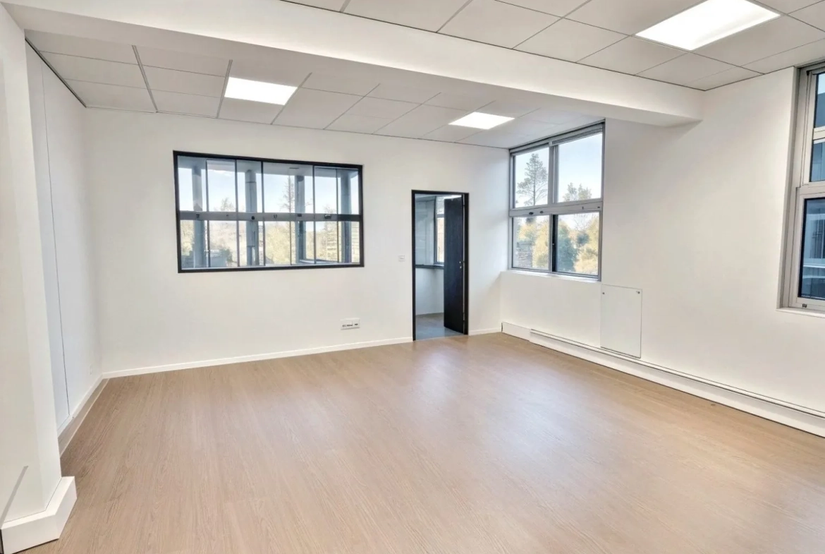 Bureaux lumineux de 90 m² à Villiers-sur-Marne avec parking et sécurité 24/7 