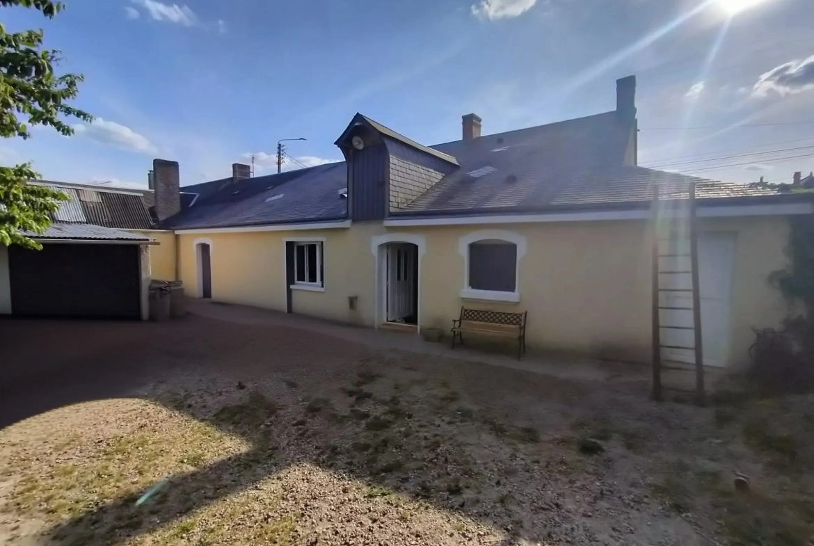 Maison de plain-pied lumineuse avec jardin à Marigné-Laillé 