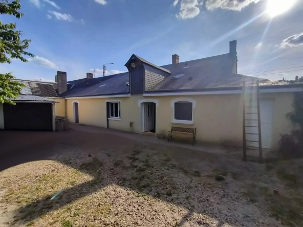 Maison de plain-pied lumineuse avec jardin à Marigné-Laillé