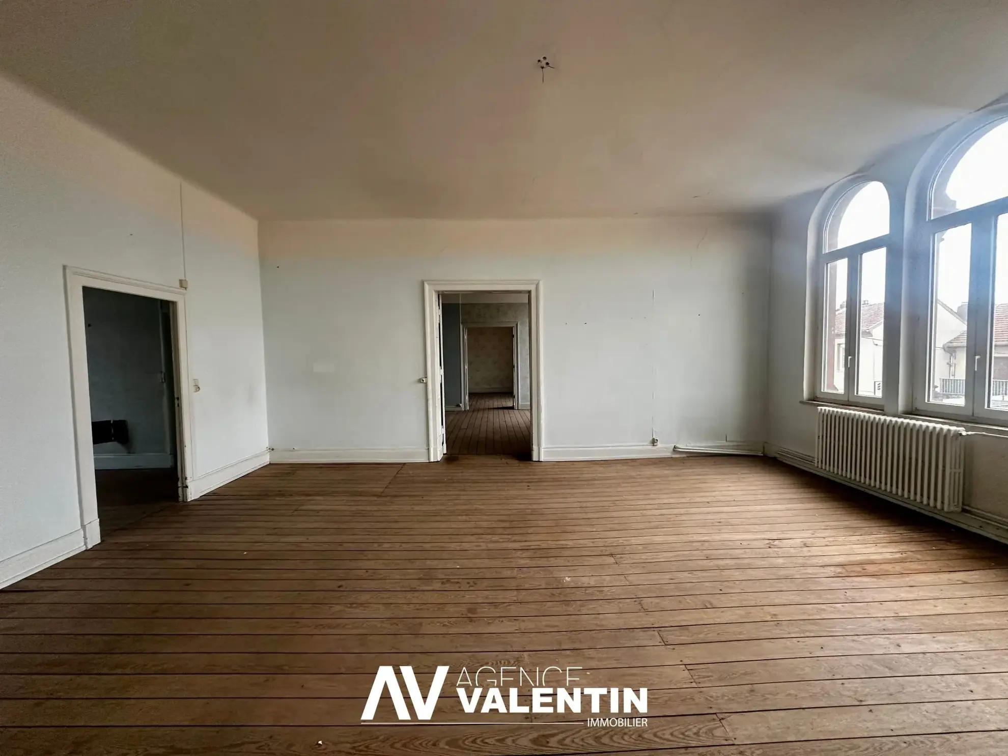 A vendre à Dieuze, grands plateaux à aménager dans un immeuble historique 