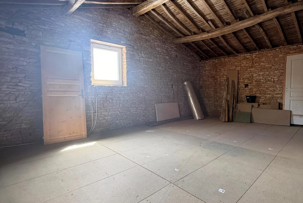 Charmante maison en pierres à vendre près de Chantonnay avec piscine - Opportunité à saisir 