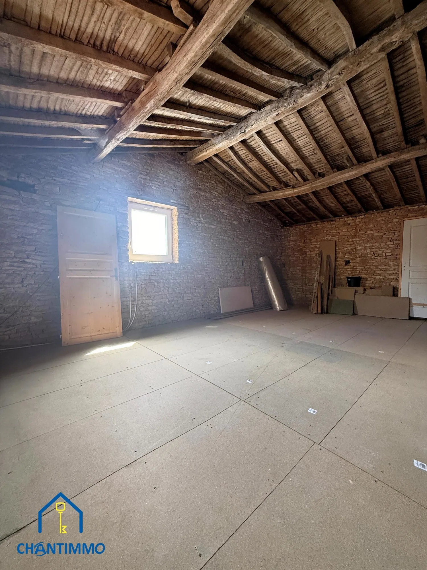 Charmante maison en pierres à vendre près de Chantonnay avec piscine - Opportunité à saisir 