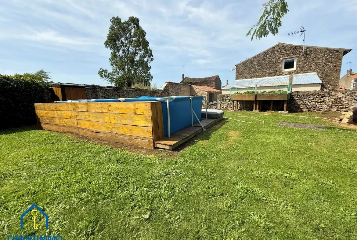 Charmante maison en pierres à vendre près de Chantonnay avec piscine - Opportunité à saisir 
