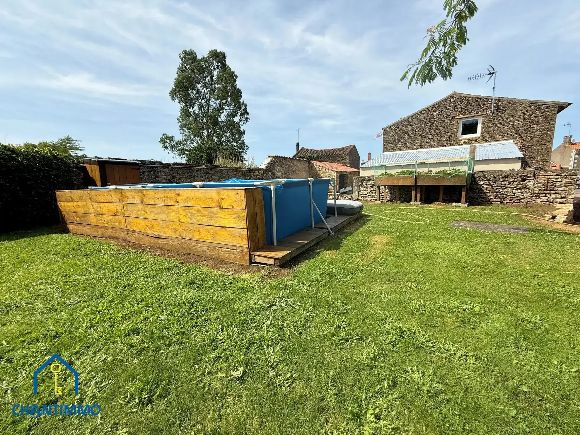 Charmante maison en pierres à vendre près de Chantonnay avec piscine - Opportunité à saisir 