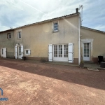 Charmante maison en pierres à vendre près de Chantonnay avec piscine - Opportunité à saisir