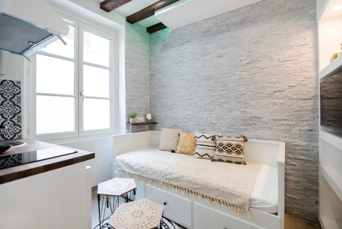 Studio rénové en plein centre d'Orléans avec potentiel locatif 
