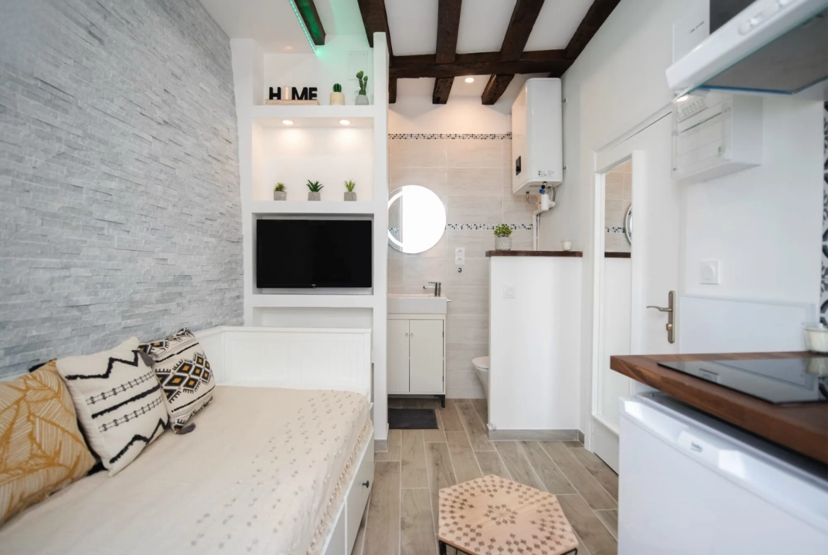 Studio rénové en plein centre d'Orléans avec potentiel locatif 