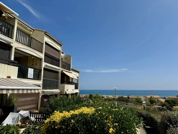 Appartement Studio cabine avec piscine et vue mer à Saint Pierre la Mer