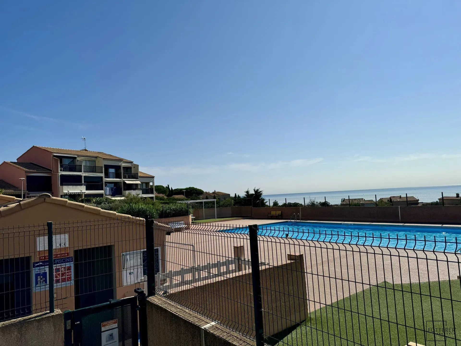 Appartement Studio cabine avec piscine et vue mer à Saint Pierre la Mer 