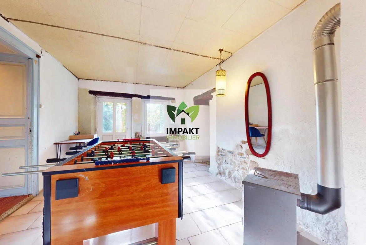 Maison familiale avec 7 chambres et jardin arboré à Plancher Bas 