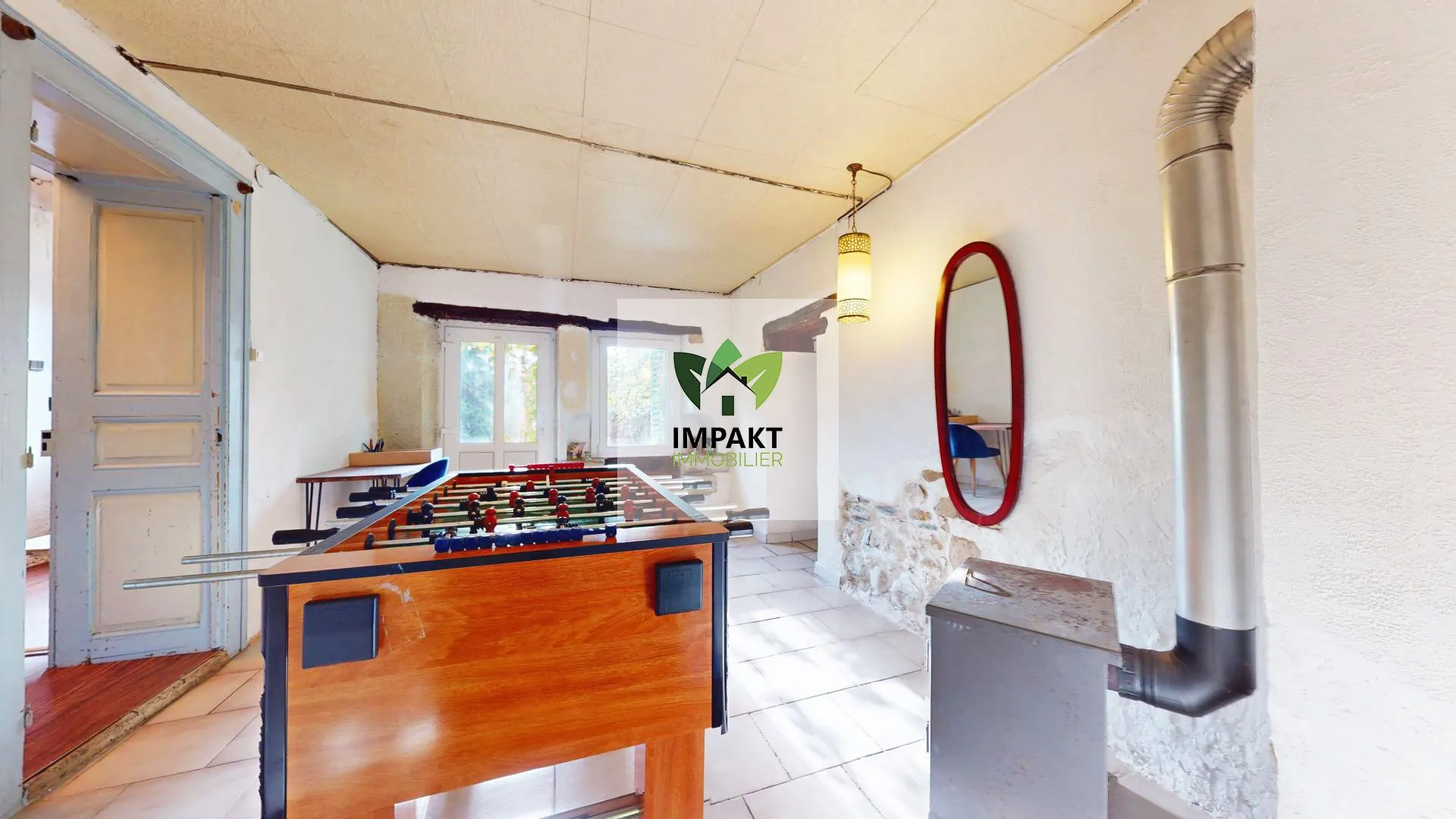 Maison familiale avec 7 chambres et jardin arboré à Plancher Bas 
