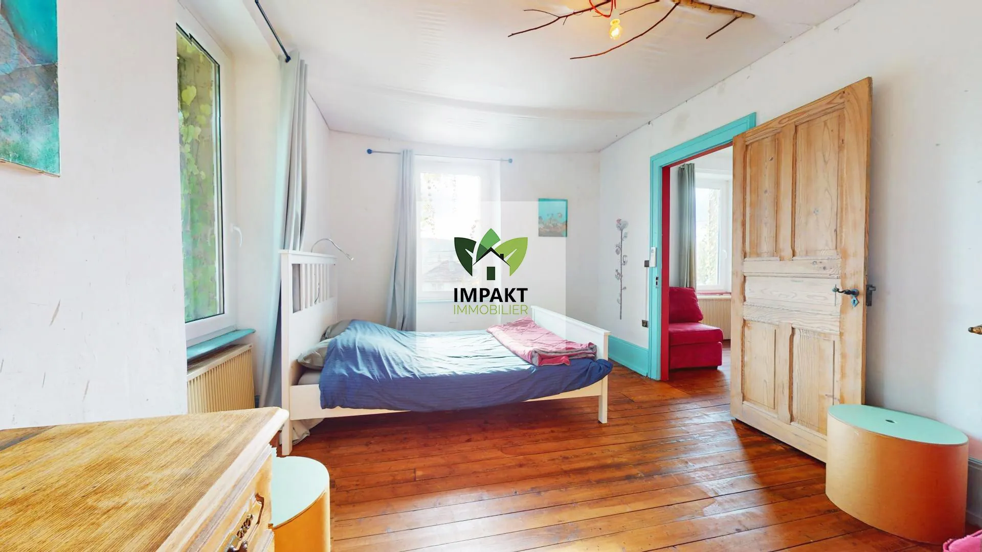 Maison familiale avec 7 chambres et jardin arboré à Plancher Bas 
