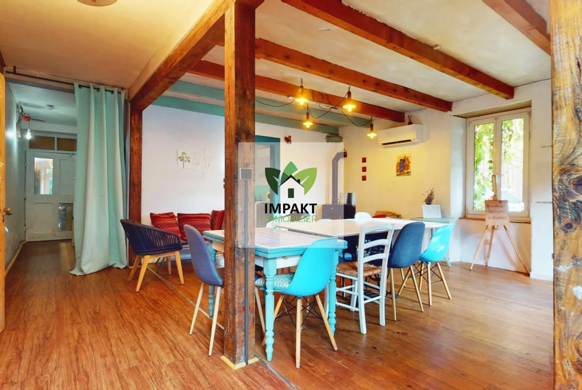 Maison familiale avec 7 chambres et jardin arboré à Plancher Bas 