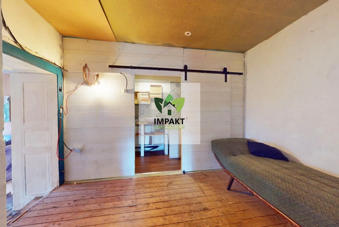 Maison familiale avec 7 chambres et jardin arboré à Plancher Bas 