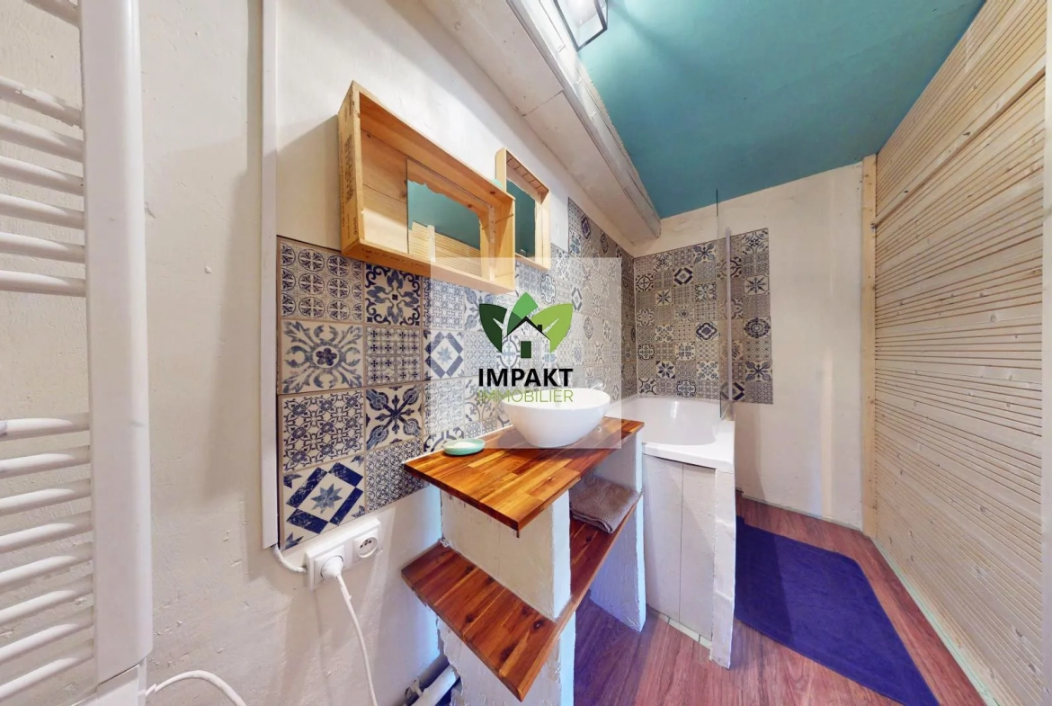 Maison familiale avec 7 chambres et jardin arboré à Plancher Bas 