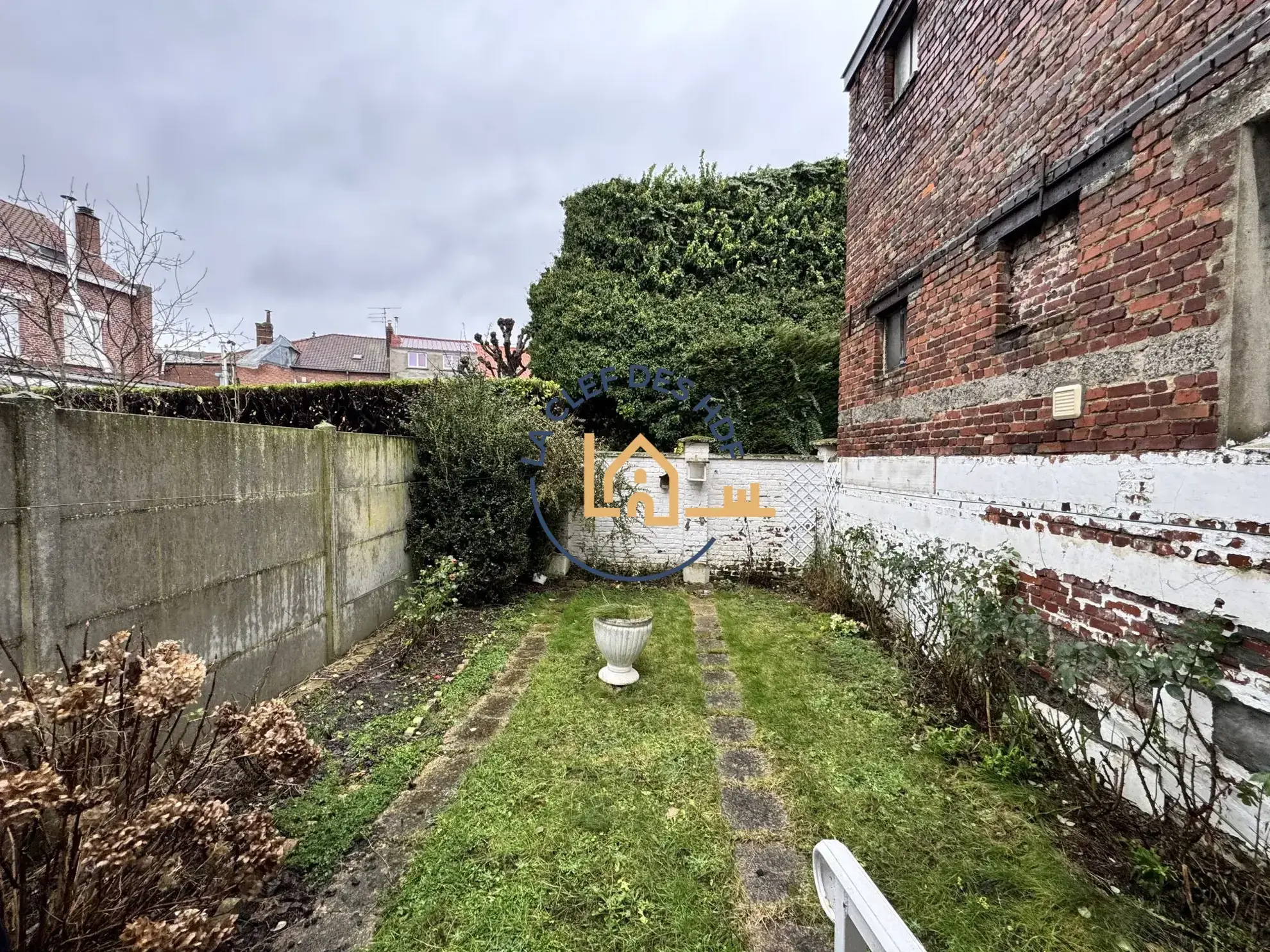 Maison à vendre à Lens 62300 avec jardin et potentiel rénové 