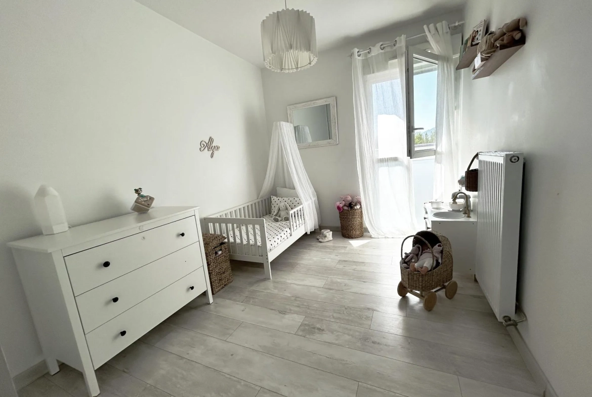 Vente appartement T3 avec garage à Echirolles - Lumineux et moderne 