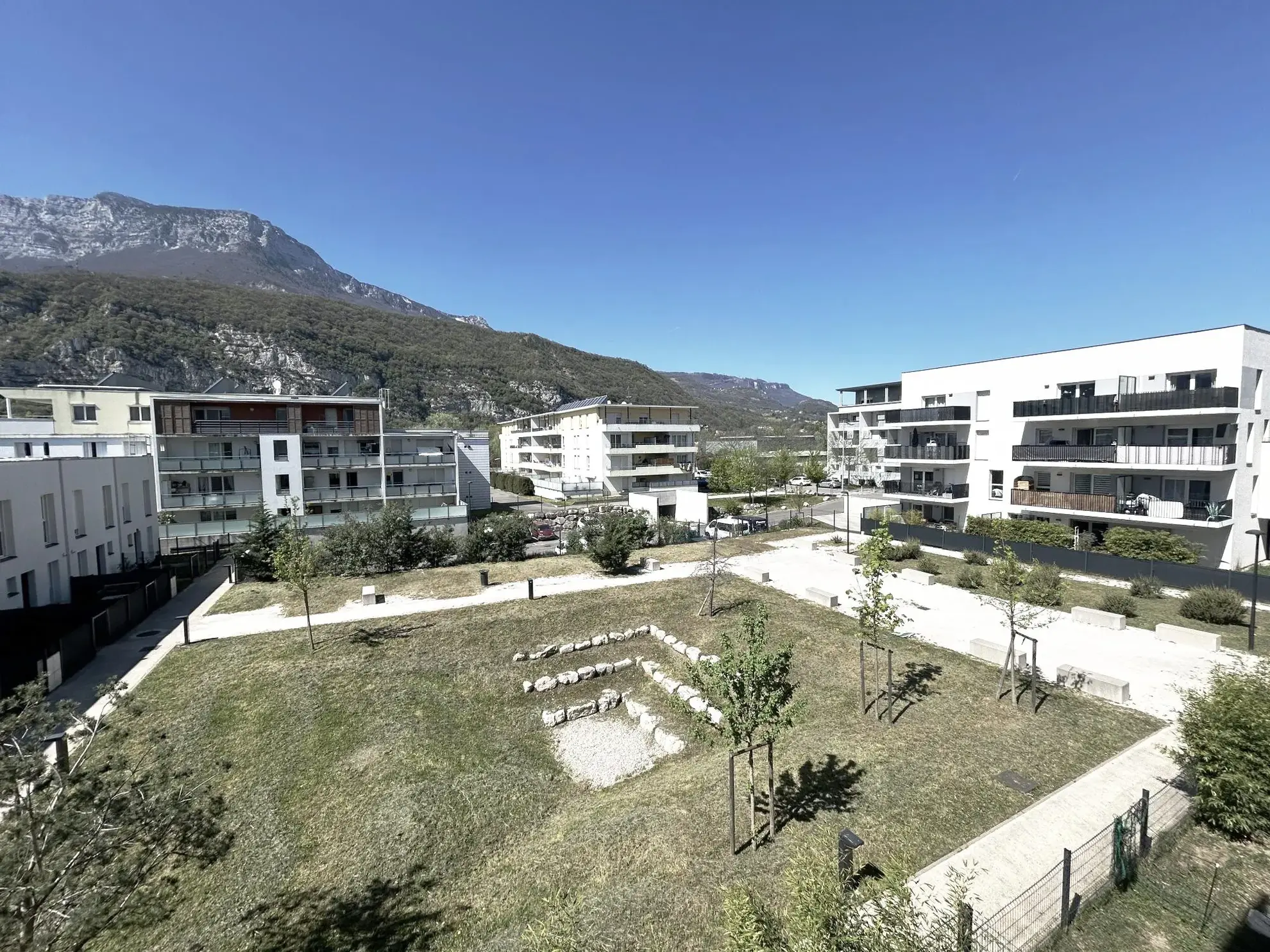 Vente appartement T3 avec garage à Echirolles - Lumineux et moderne 