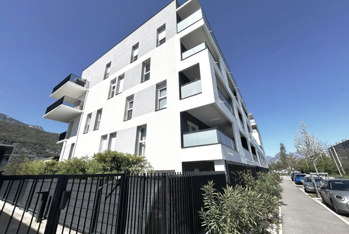 Vente appartement T3 avec garage à Echirolles - Lumineux et moderne 