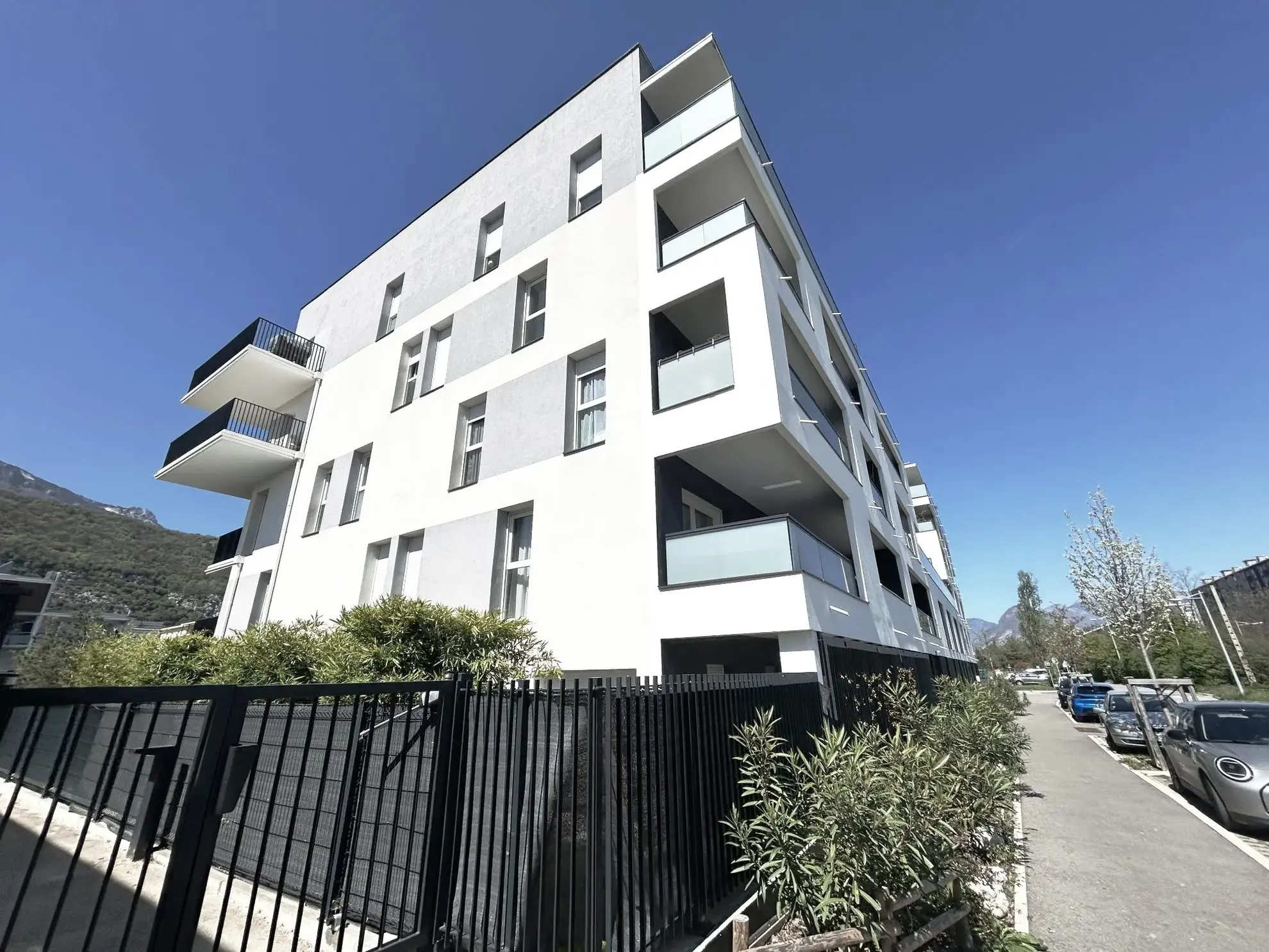 Vente appartement T3 avec garage à Echirolles - Lumineux et moderne 