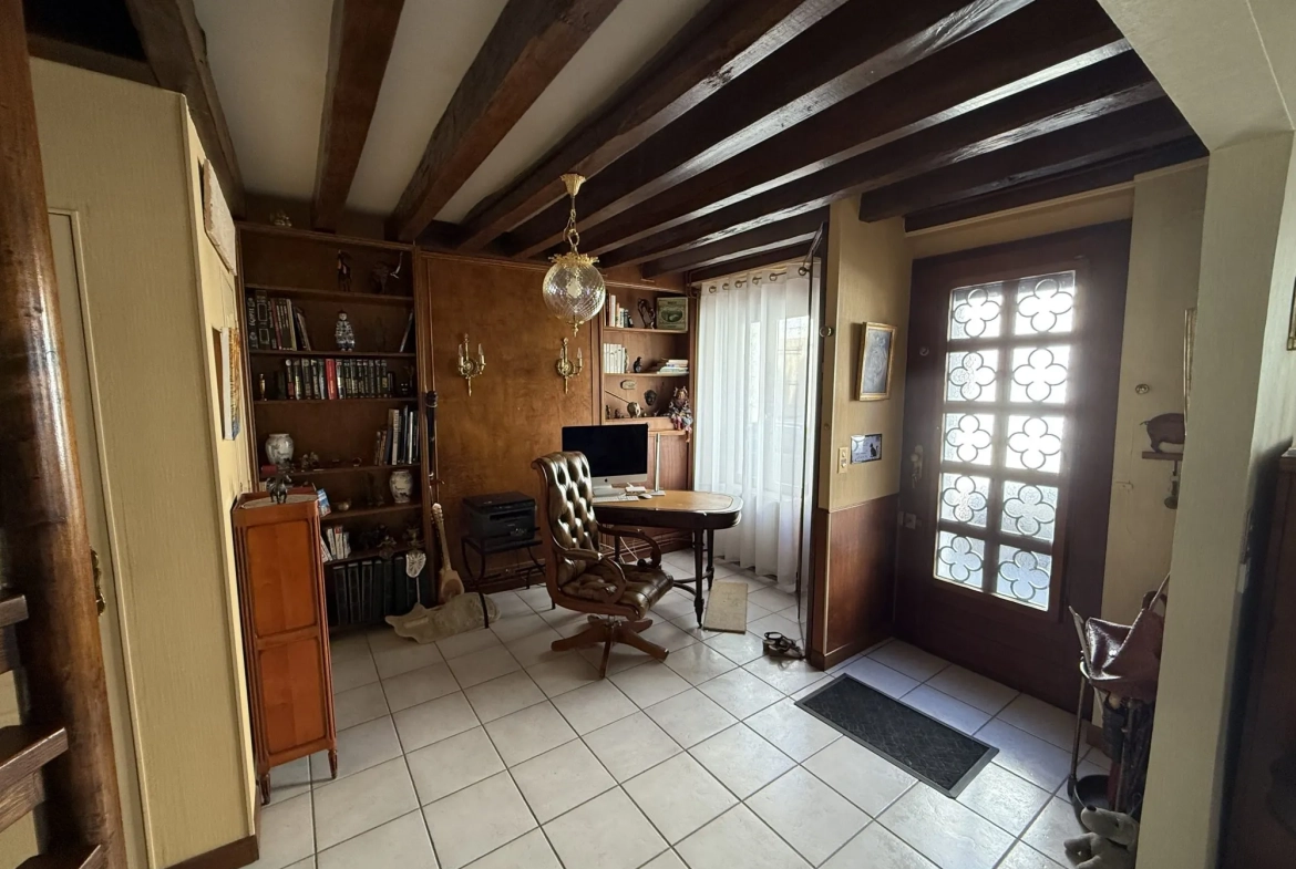 Maison à Gien de 94 m² avec jardin, cave et 2 chambres - Centre-ville 