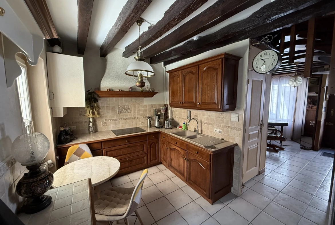 Maison à Gien de 94 m² avec jardin, cave et 2 chambres - Centre-ville 