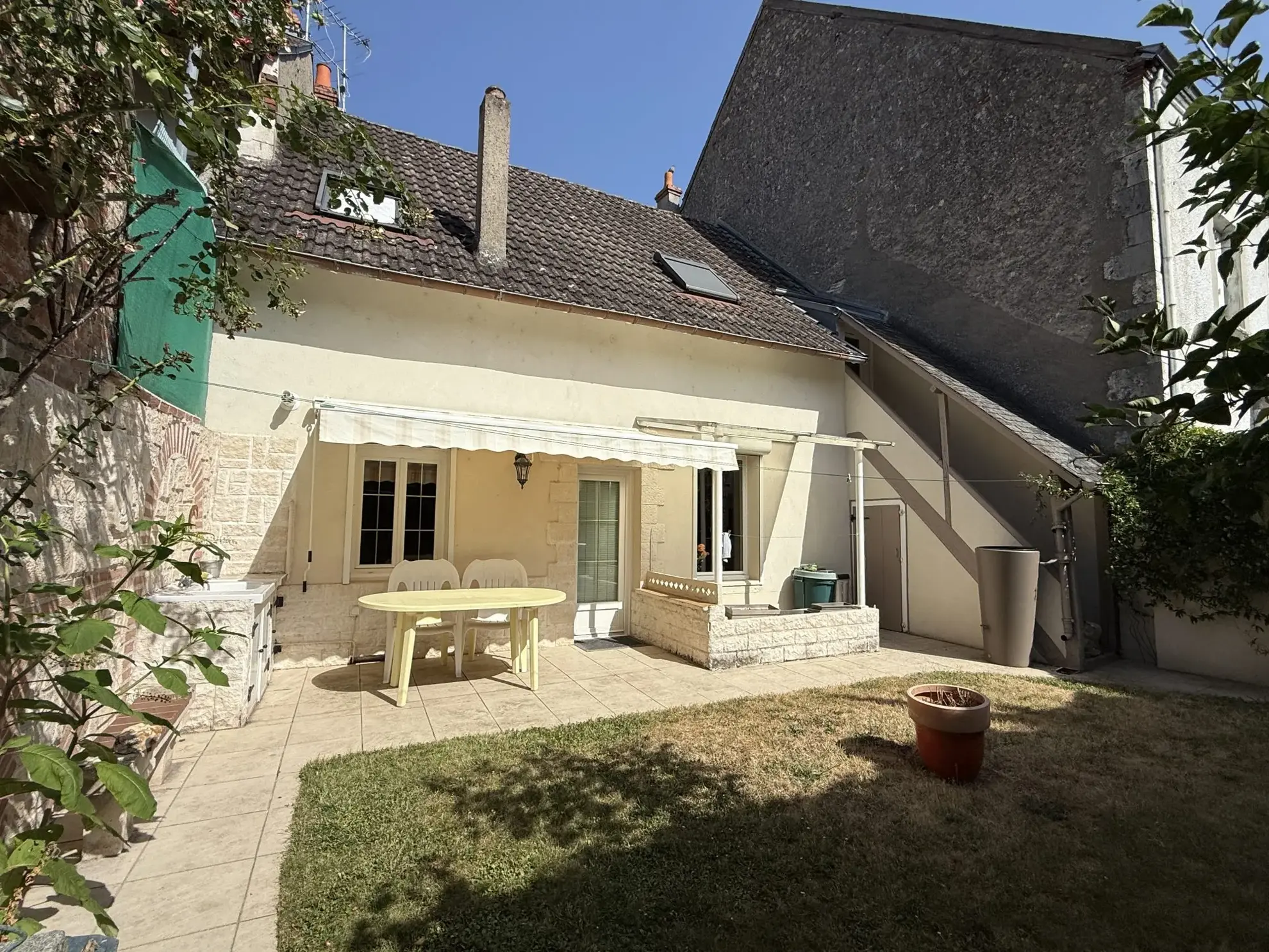 Maison à Gien de 94 m² avec jardin, cave et 2 chambres - Centre-ville 