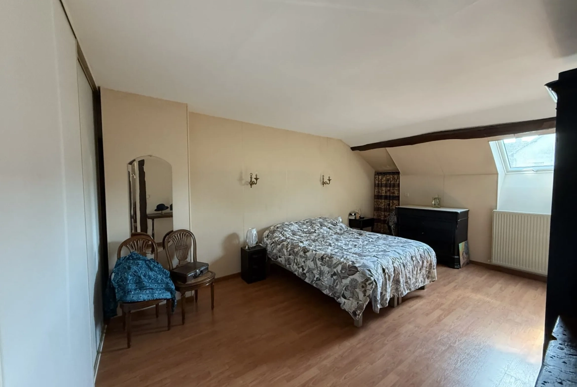 Maison à Gien de 94 m² avec jardin, cave et 2 chambres - Centre-ville 