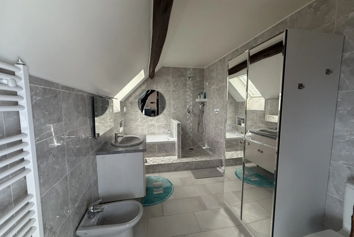 Maison à Gien de 94 m² avec jardin, cave et 2 chambres - Centre-ville 